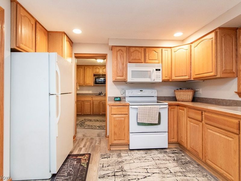 570 Falling Oaks Drive, Medina, OH 44256 Photo 10