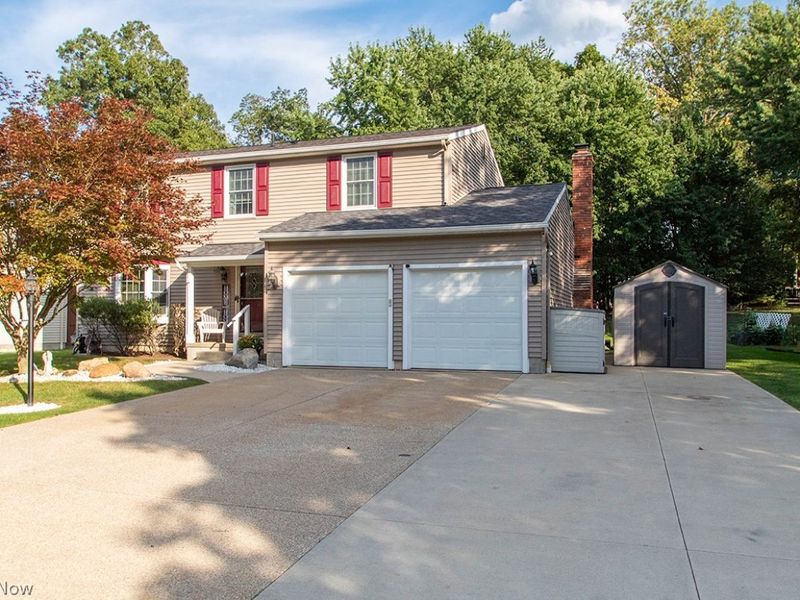 570 Falling Oaks Drive, Medina, OH 44256 Photo 2