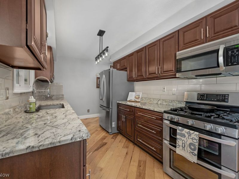 22525 Haber Drive, Fairview Park, OH 44126 Photo 12