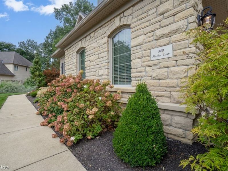 340 Harbor Court, Avon Lake, OH 44012 Photo 2
