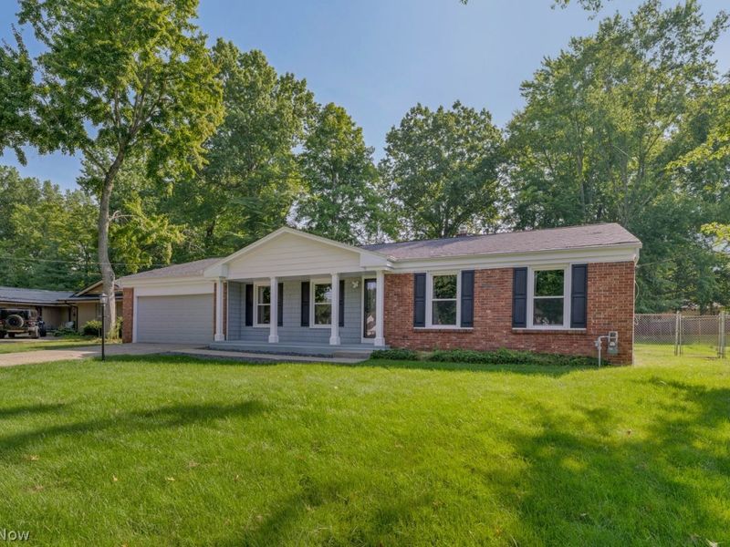 7749 E Parkside Drive, Youngstown, OH 44512 Photo 2