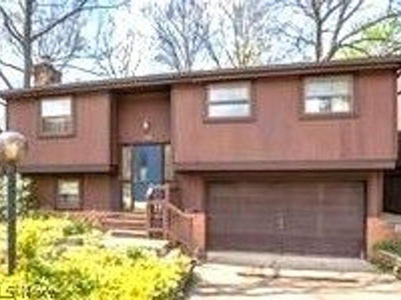 1744 Oak Trail Street NE, Massillon, OH 44646 Photo 2
