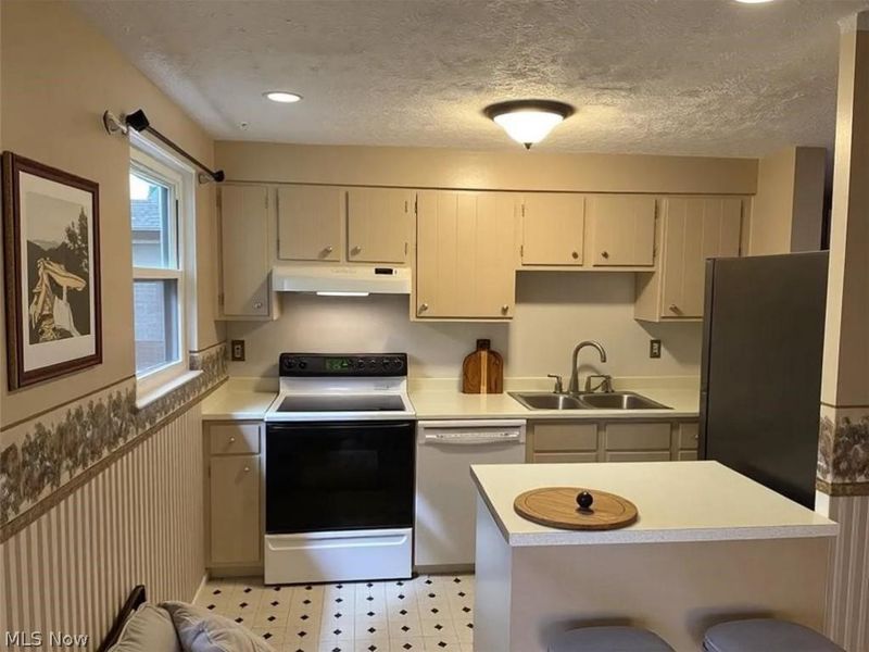 1744 Oak Trail Street NE, Massillon, OH 44646 Photo 5