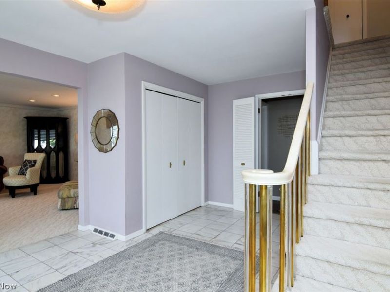 24802 Wimbledon Road, Beachwood, OH 44122 Photo 2
