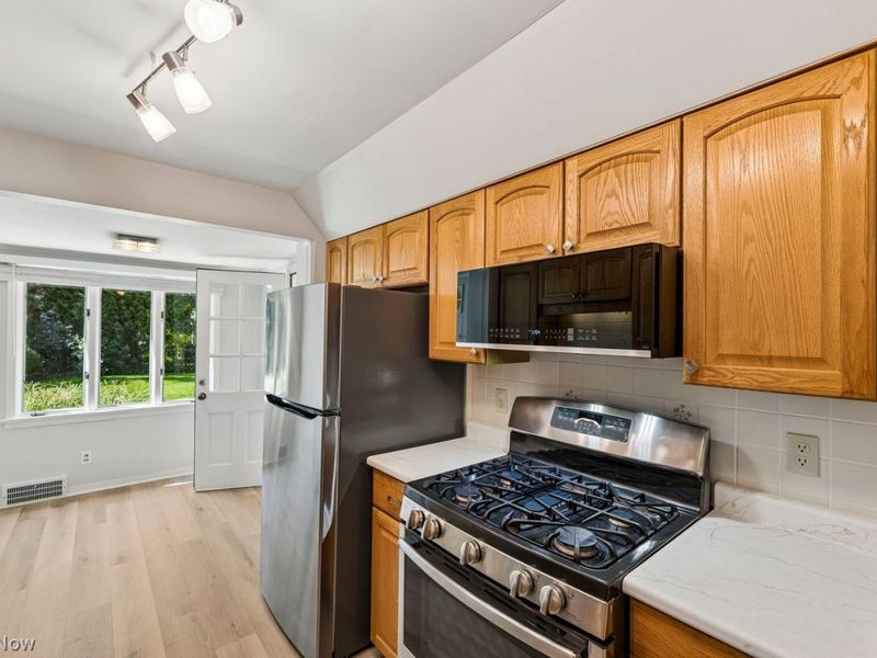 1482 Burlington Road, Cleveland Heights, OH 44118 Photo 11