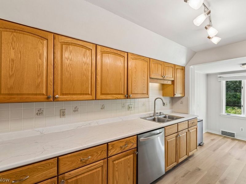 1482 Burlington Road, Cleveland Heights, OH 44118 Photo 12