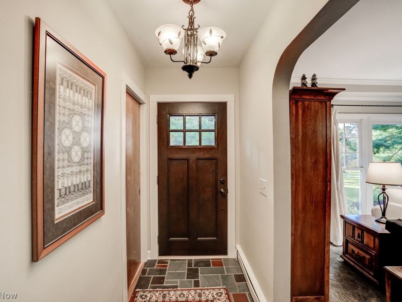 17104 Maple Drive, Chagrin Falls, OH 44023 Photo 4