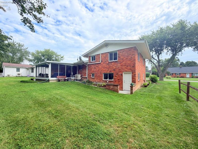 4551 E Linda Drive, Port Clinton, OH 43452 Photo 2