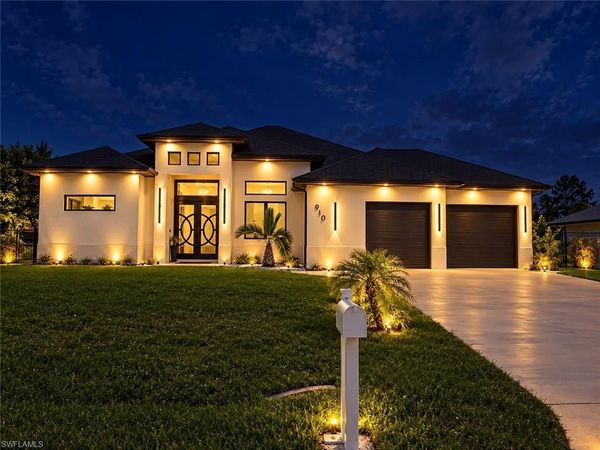 910 VENICE AVE N, LEHIGH ACRES, FL 33971