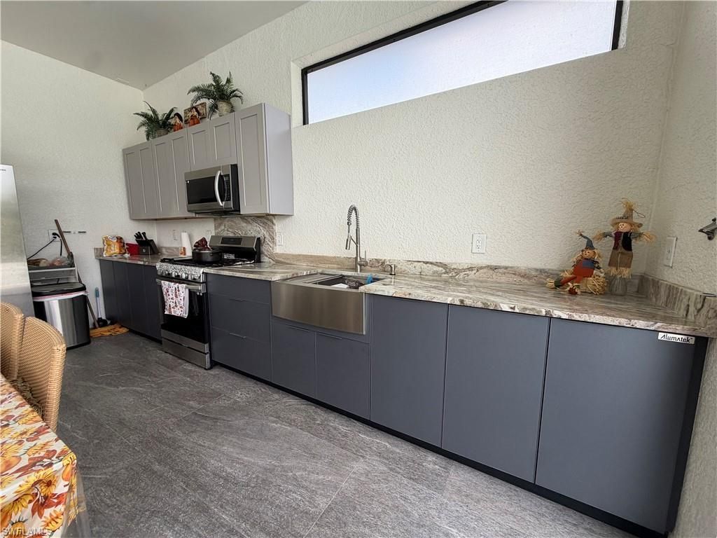 910 Venice Ave N, Lehigh Acres, FL 33971 Photo