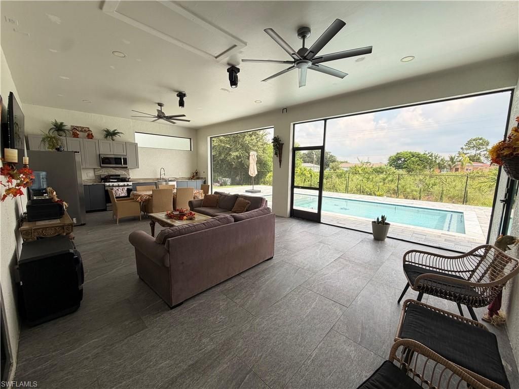 910 Venice Ave N, Lehigh Acres, FL 33971 Photo