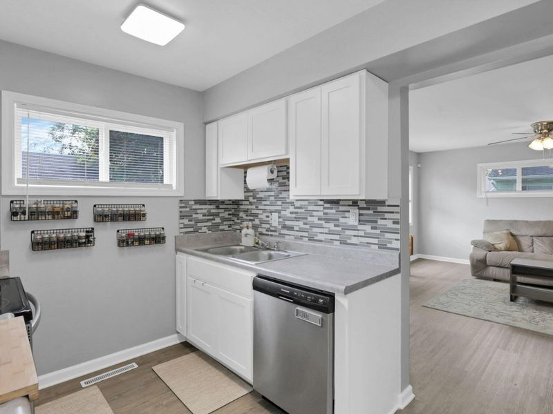 2438 Hanna Drive, Columbus, OH 43211 Photo 16