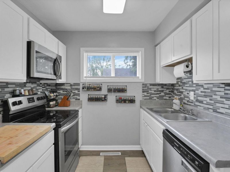 2438 Hanna Drive, Columbus, OH 43211 Photo 17
