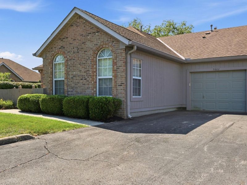 5801 Willow Lake Drive, Grove City, OH 43123 Photo 2