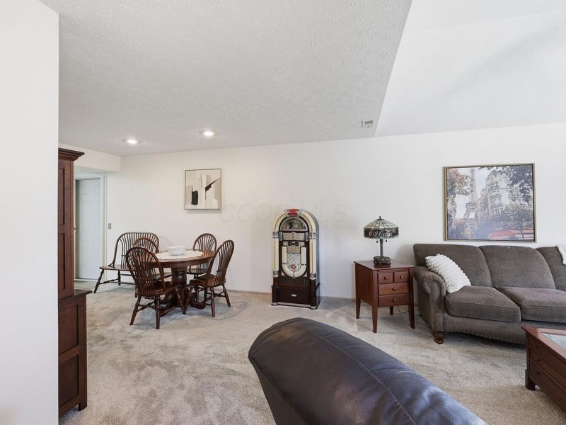 5801 Willow Lake Drive, Grove City, OH 43123 Photo 7
