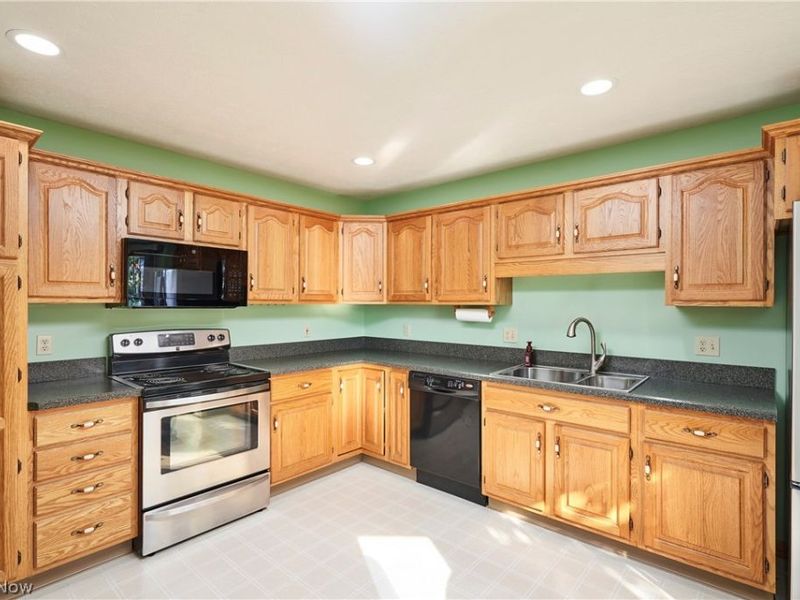 1353 S Azalea Boulevard, Barberton, OH 44203 Photo 5