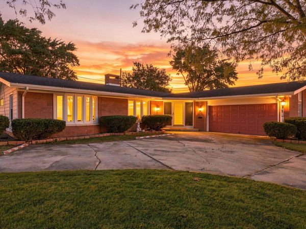 608 Roxbury Court, Fort Wayne, IN 46807