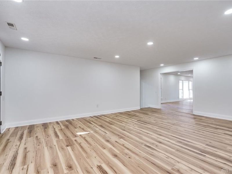 9550 Paragon Road, Dayton, OH 45458 Photo 30