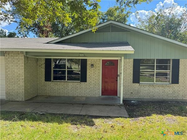 909 W Munroe Avenue, Temple, TX 76501