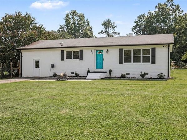 275 Brenda Drive, Thomasville, NC 27360