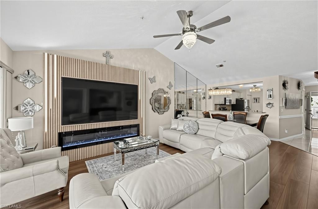 380 Gabriel Cir, Unit 8, Naples, FL 34104 Photo