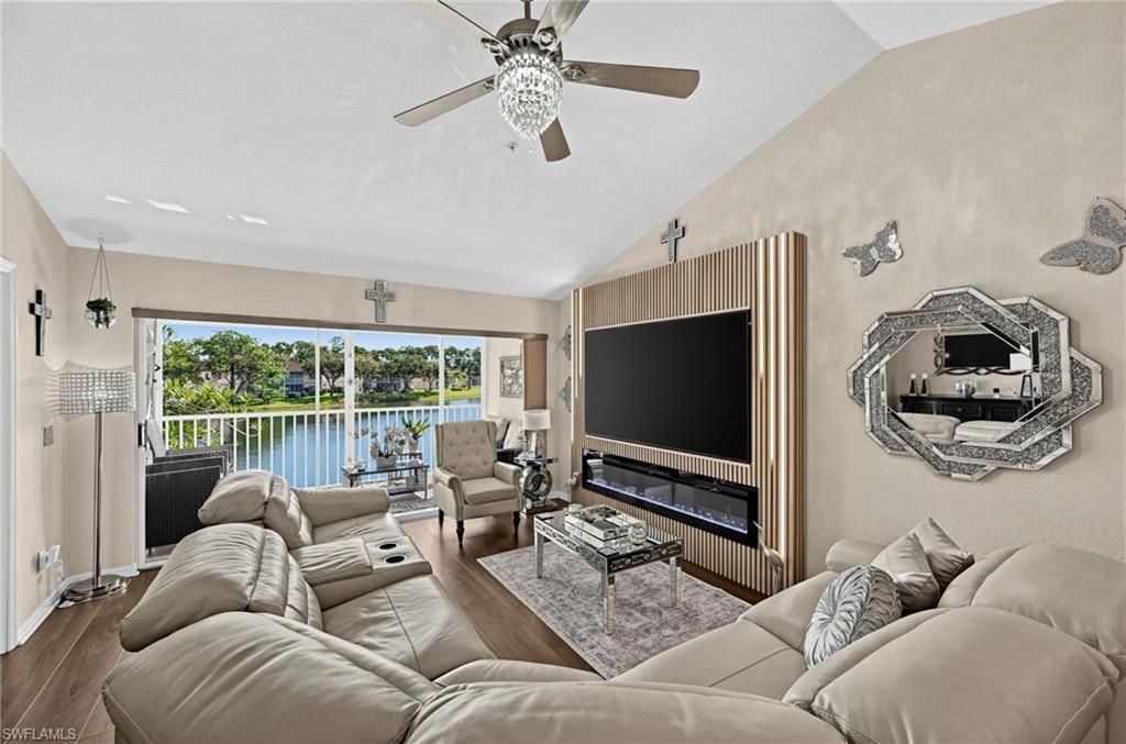 380 Gabriel Cir, Unit 8, Naples, FL 34104 Photo