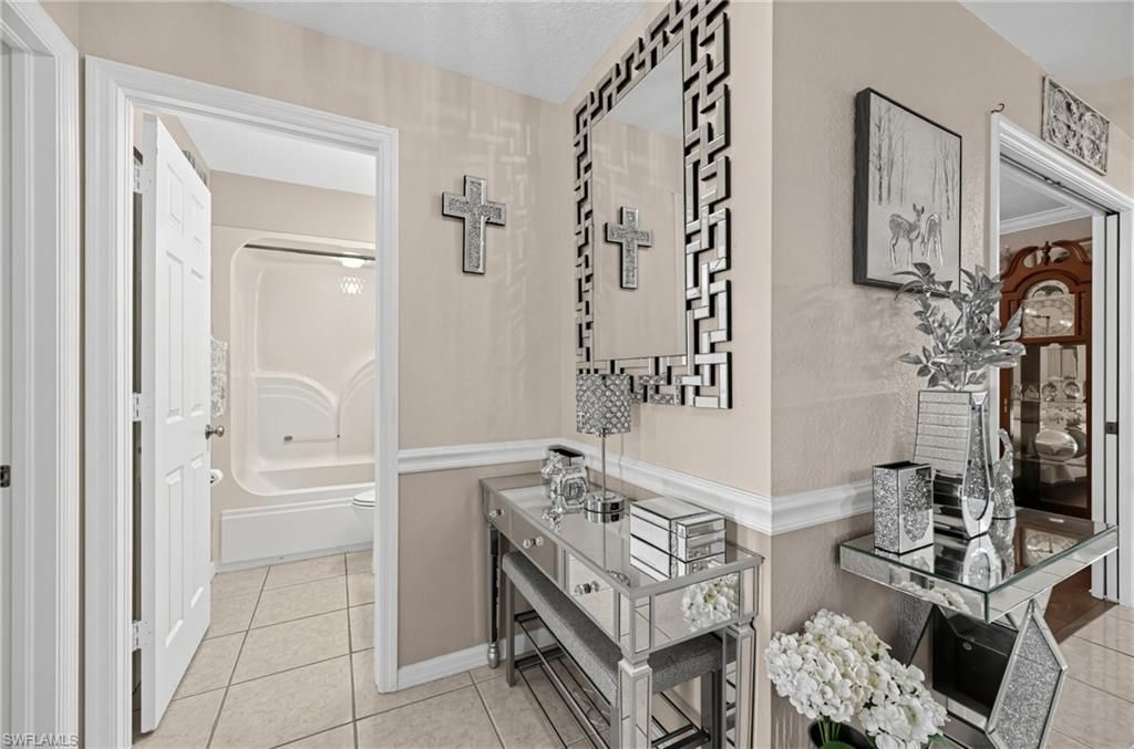 380 Gabriel Cir, Unit 8, Naples, FL 34104 Photo