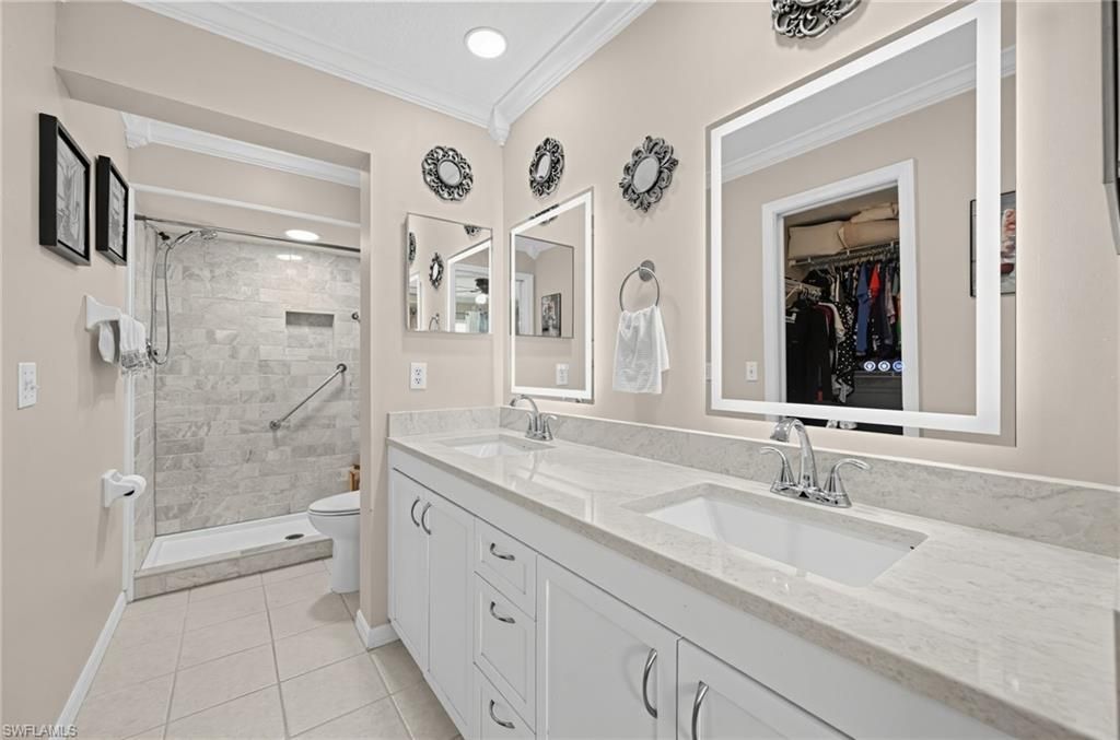 380 Gabriel Cir, Unit 8, Naples, FL 34104 Photo