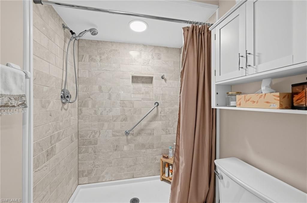 380 Gabriel Cir, Unit 8, Naples, FL 34104 Photo