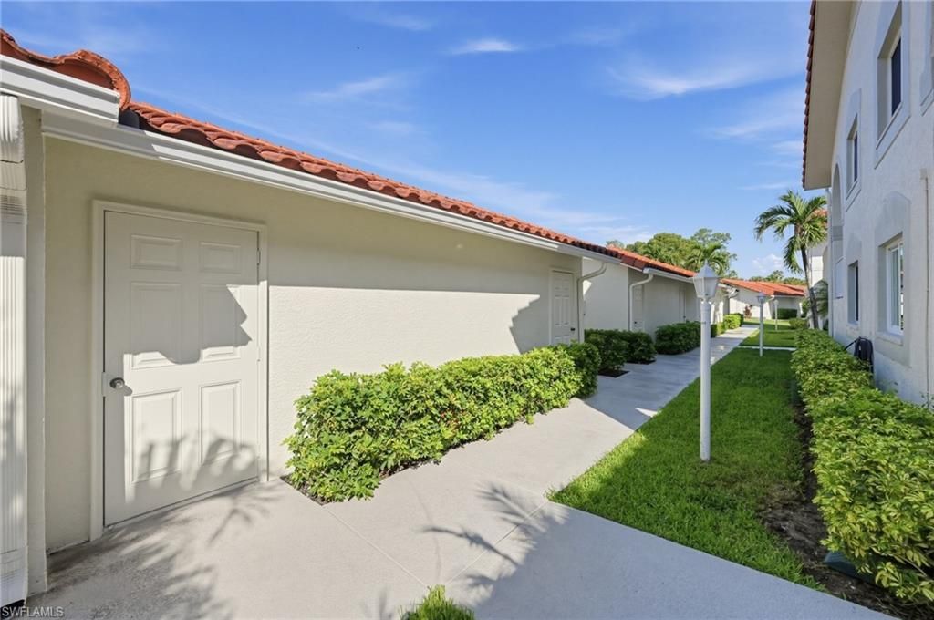 380 Gabriel Cir, Unit 8, Naples, FL 34104 Photo