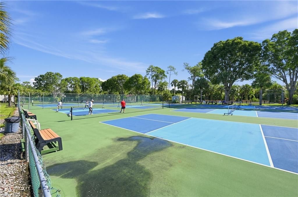 380 Gabriel Cir, Unit 8, Naples, FL 34104 Photo