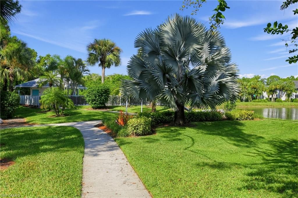 380 Gabriel Cir, Unit 8, Naples, FL 34104 Photo
