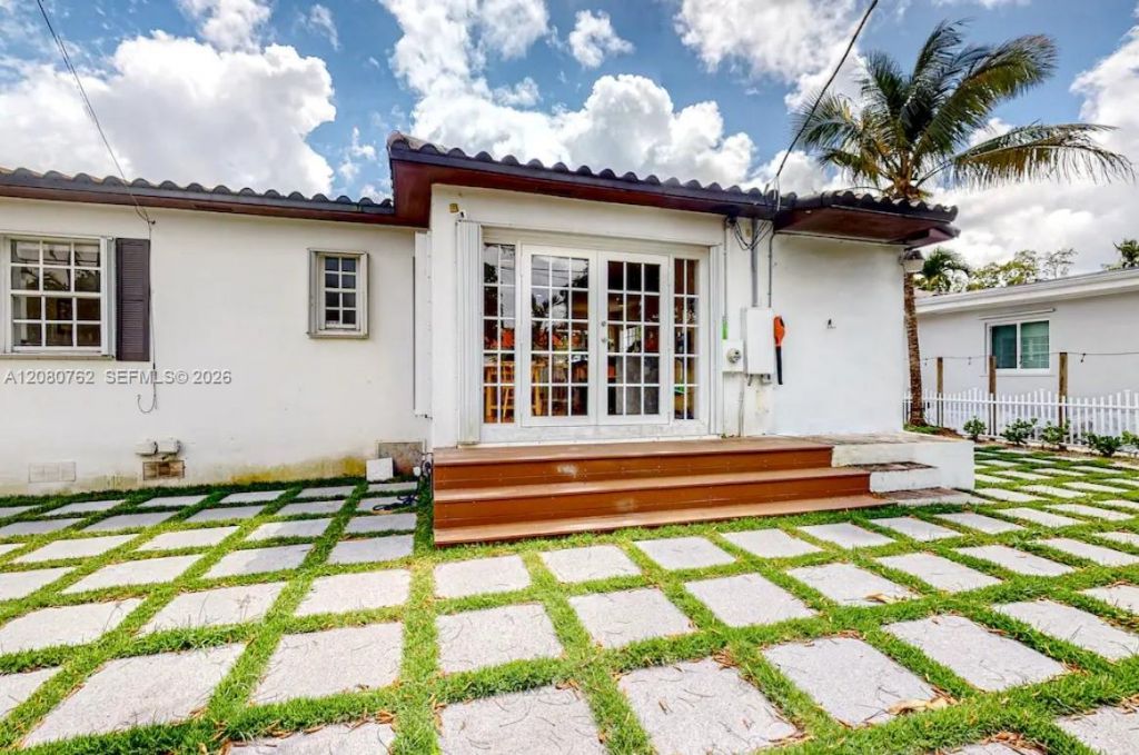 5751 SW 11th St, West Miami, FL 33144 Photo