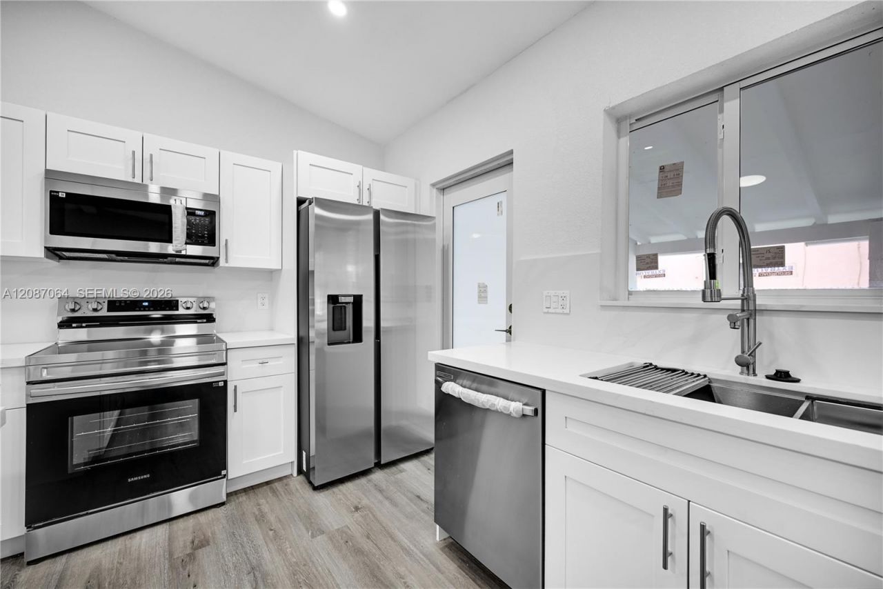 1018 NE 7th St, Hallandale Beach, FL 33009 Photo