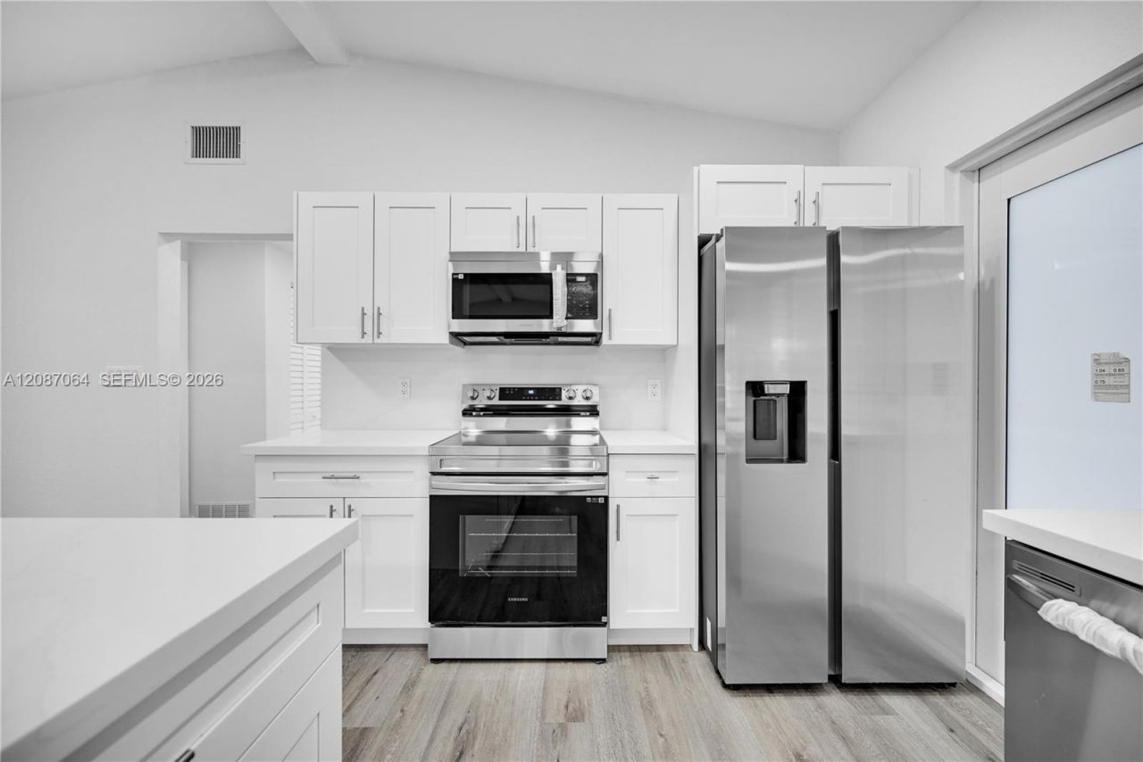 1018 NE 7th St, Hallandale Beach, FL 33009 Photo