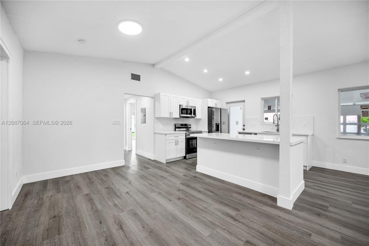 1018 NE 7th St, Hallandale Beach, FL 33009 Photo