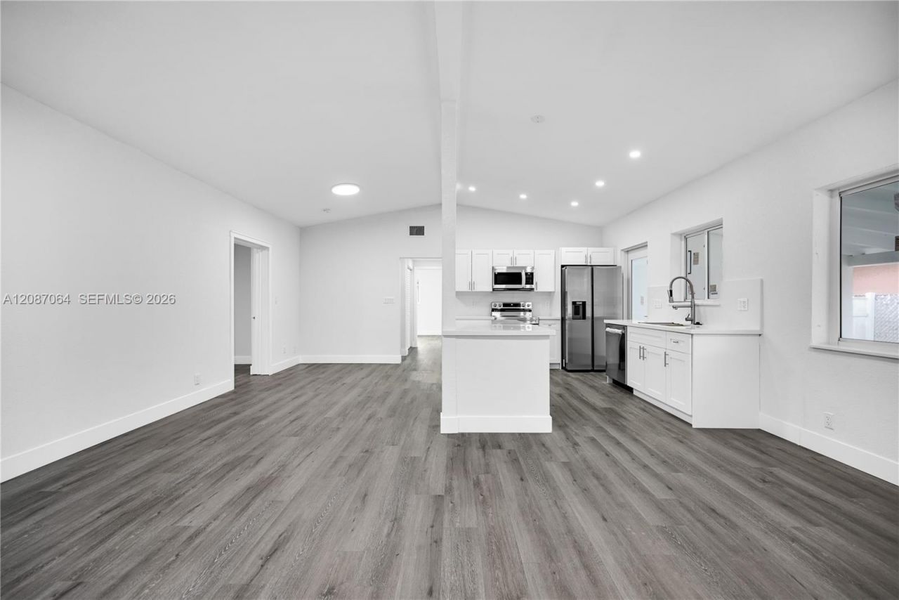 1018 NE 7th St, Hallandale Beach, FL 33009 Photo