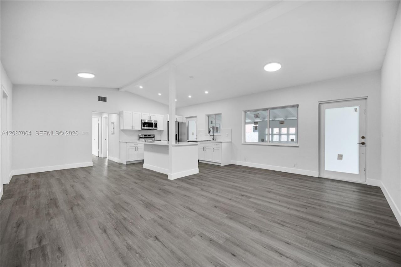 1018 NE 7th St, Hallandale Beach, FL 33009 Photo