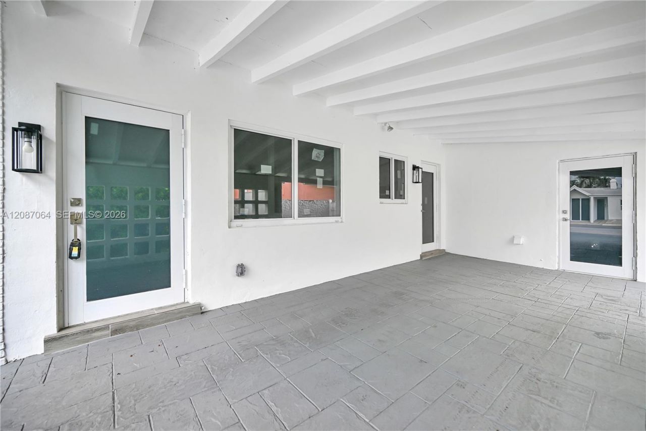 1018 NE 7th St, Hallandale Beach, FL 33009 Photo