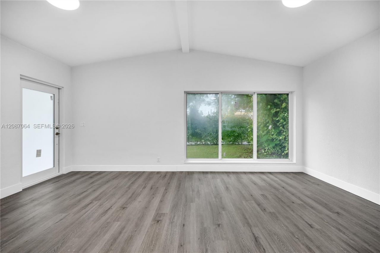 1018 NE 7th St, Hallandale Beach, FL 33009 Photo
