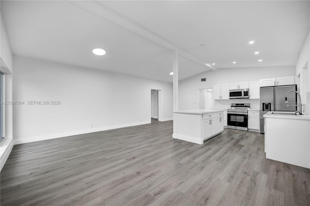 1018 NE 7th St, Hallandale Beach, FL 33009 Photo