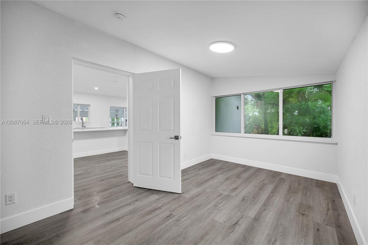 1018 NE 7th St, Hallandale Beach, FL 33009 Photo
