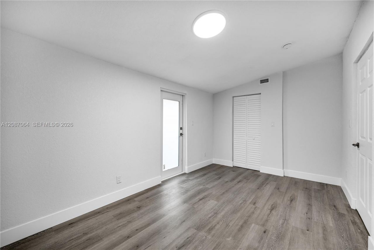 1018 NE 7th St, Hallandale Beach, FL 33009 Photo