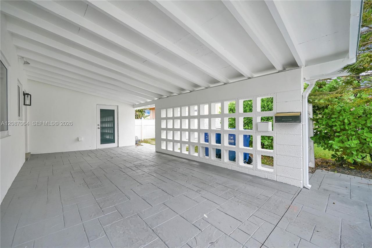 1018 NE 7th St, Hallandale Beach, FL 33009 Photo