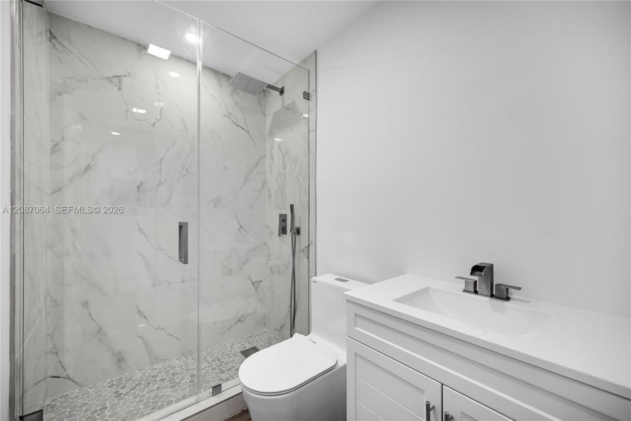 1018 NE 7th St, Hallandale Beach, FL 33009 Photo