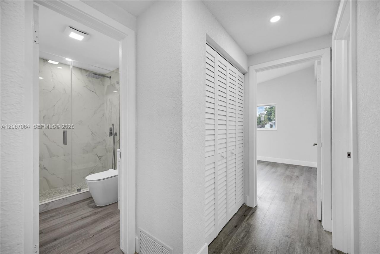 1018 NE 7th St, Hallandale Beach, FL 33009 Photo
