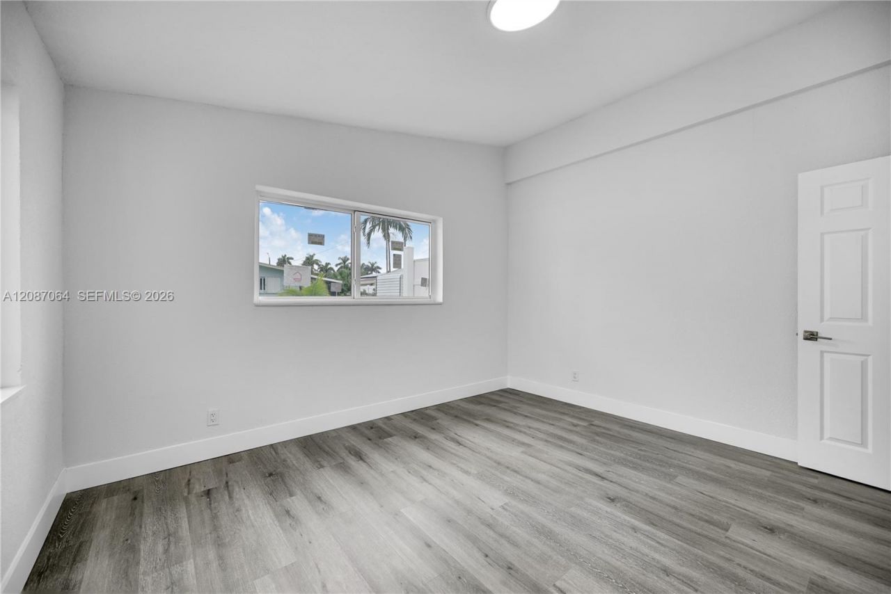 1018 NE 7th St, Hallandale Beach, FL 33009 Photo