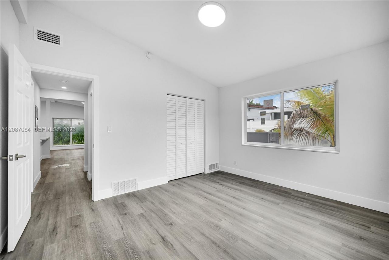 1018 NE 7th St, Hallandale Beach, FL 33009 Photo