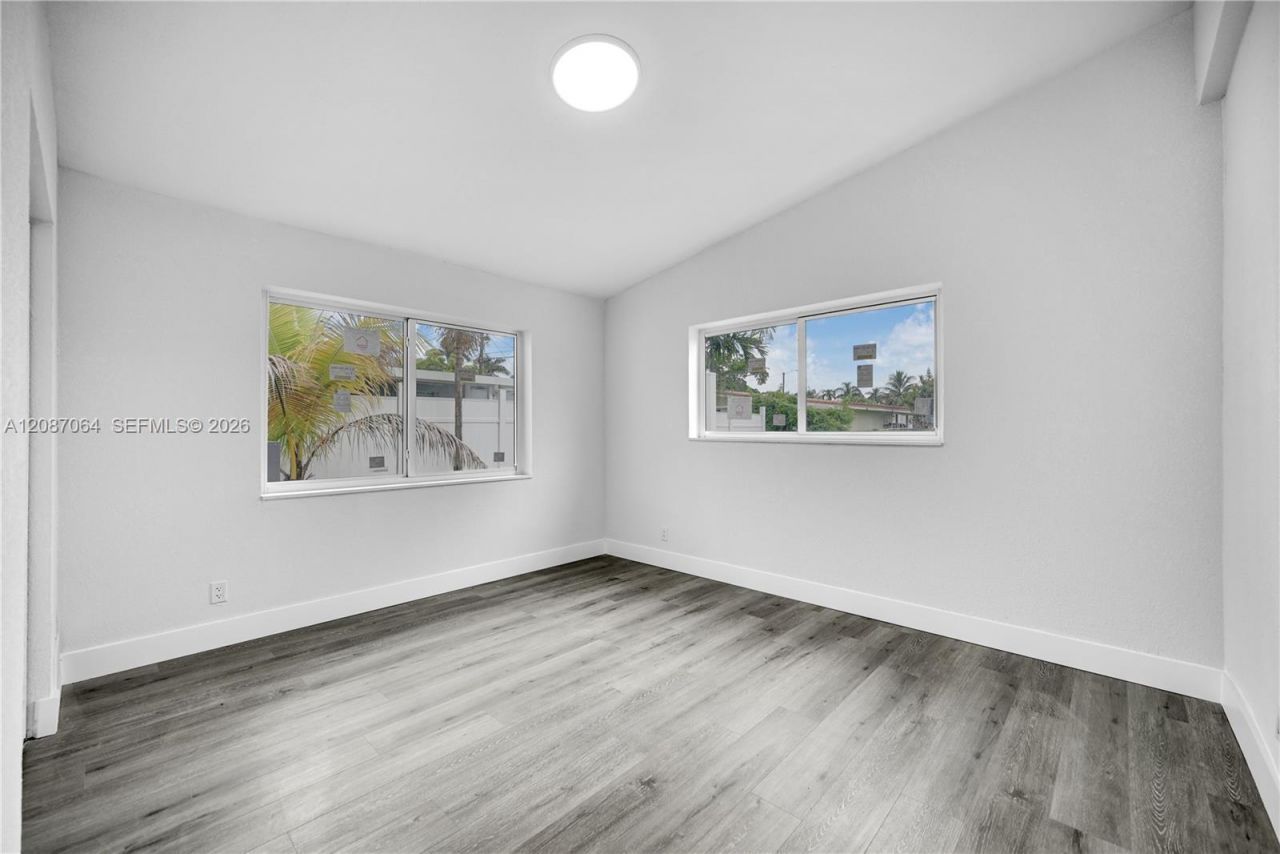 1018 NE 7th St, Hallandale Beach, FL 33009 Photo