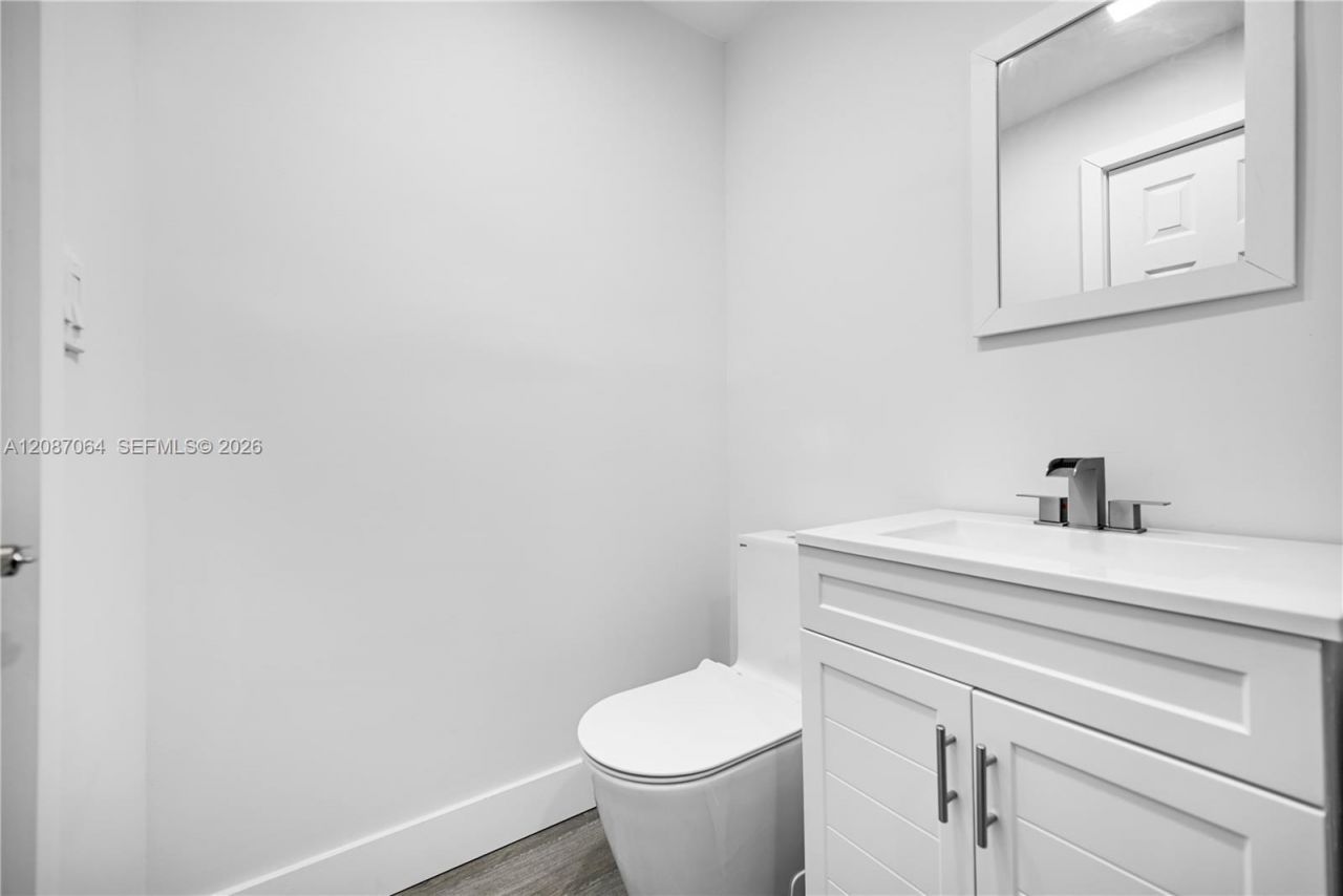 1018 NE 7th St, Hallandale Beach, FL 33009 Photo